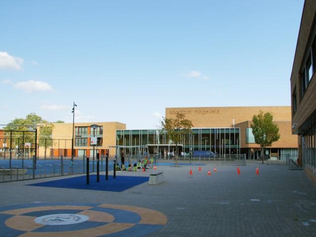 Buitenspeelplaats van BLOS kinderopvang Den Haag Sport BSO Laan van Wateringse Veld